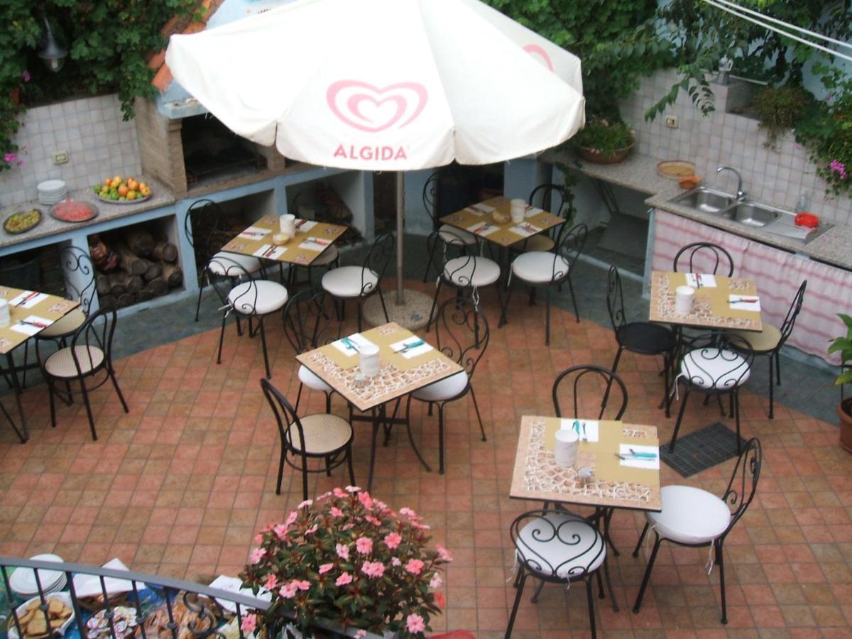 Affitta Camere Casa Delle Rose Villanova Monteleone Exterior photo